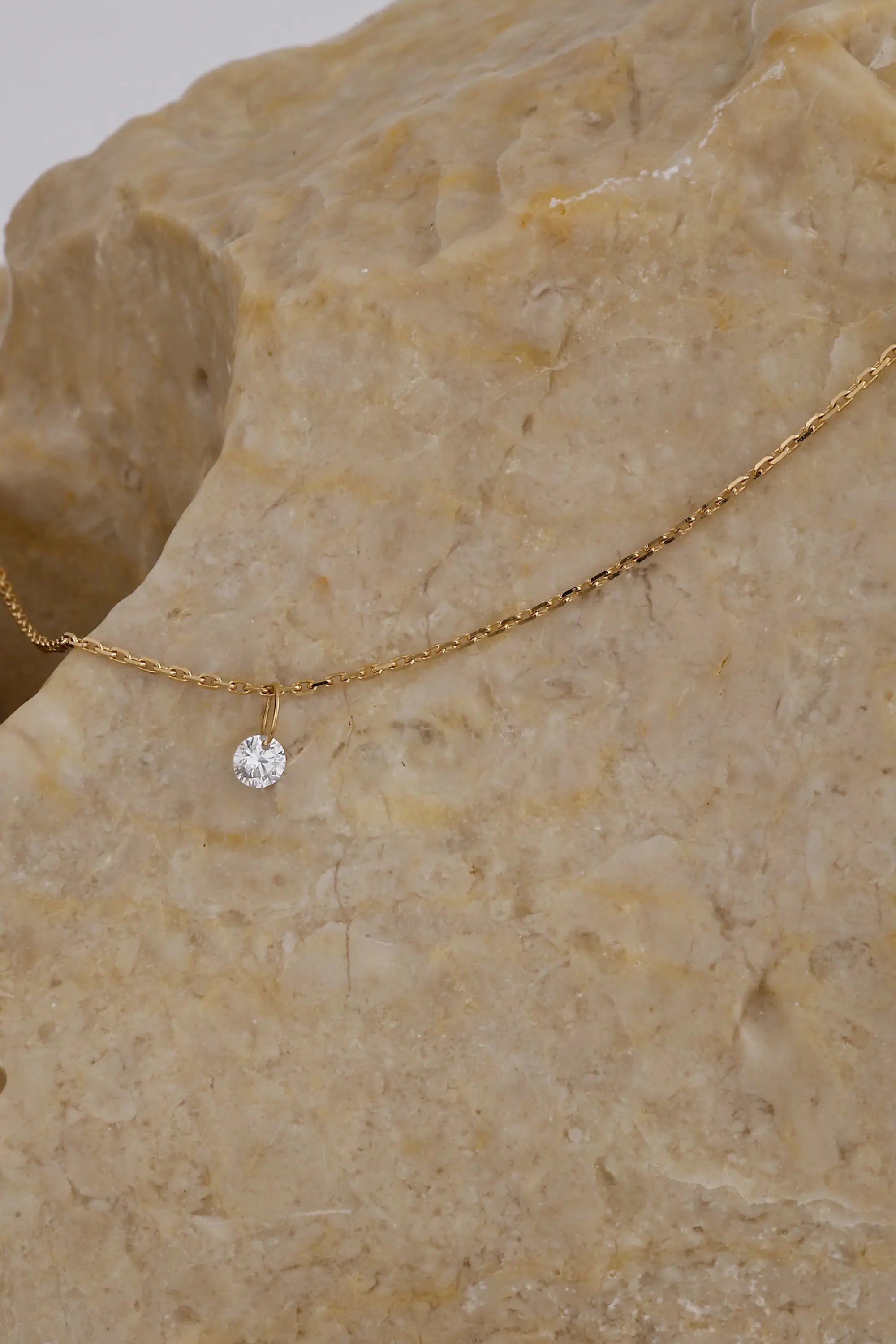 One pierced white diamond necklace Twenty-one Grams – VINGT ET