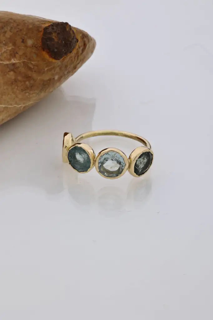 Bague 4 tourmalines bleues or jaune - Vingt et un grammes