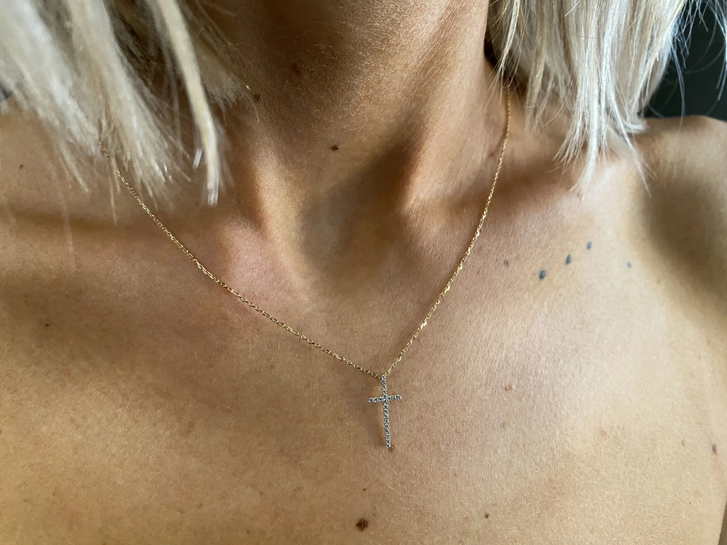 Collier croix fine diamants or jaune - Vingt et un grammes